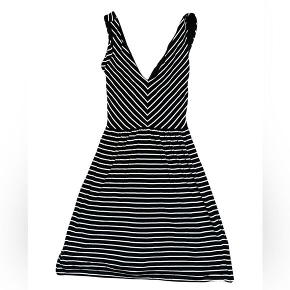 LOFT Black & White Striped Crossover Keyhole Back Sleeveless Mini Dress M Petite - Picture 3 of 10